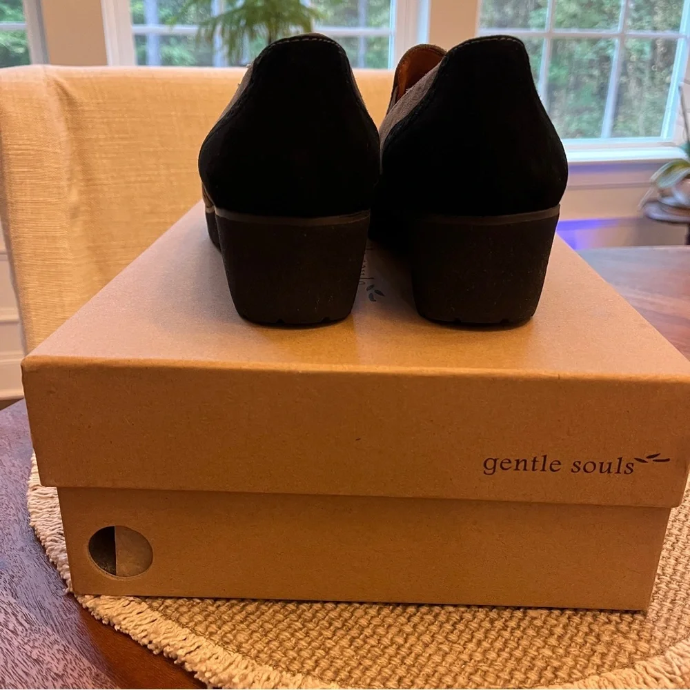NWOT Gentle Souls by Kenneth Cole Two-Tone Suede Tassel Oxford Loafers - Picture 8 of 10